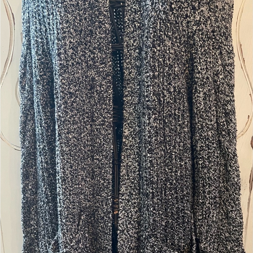 American Eagle Black and White Knit Open Cardigan Pockets M